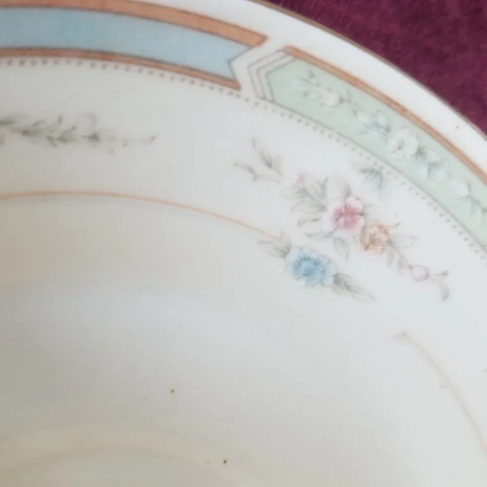 Dinner Plate - Pattern Looks like Rothschild - Picture 3 of 3